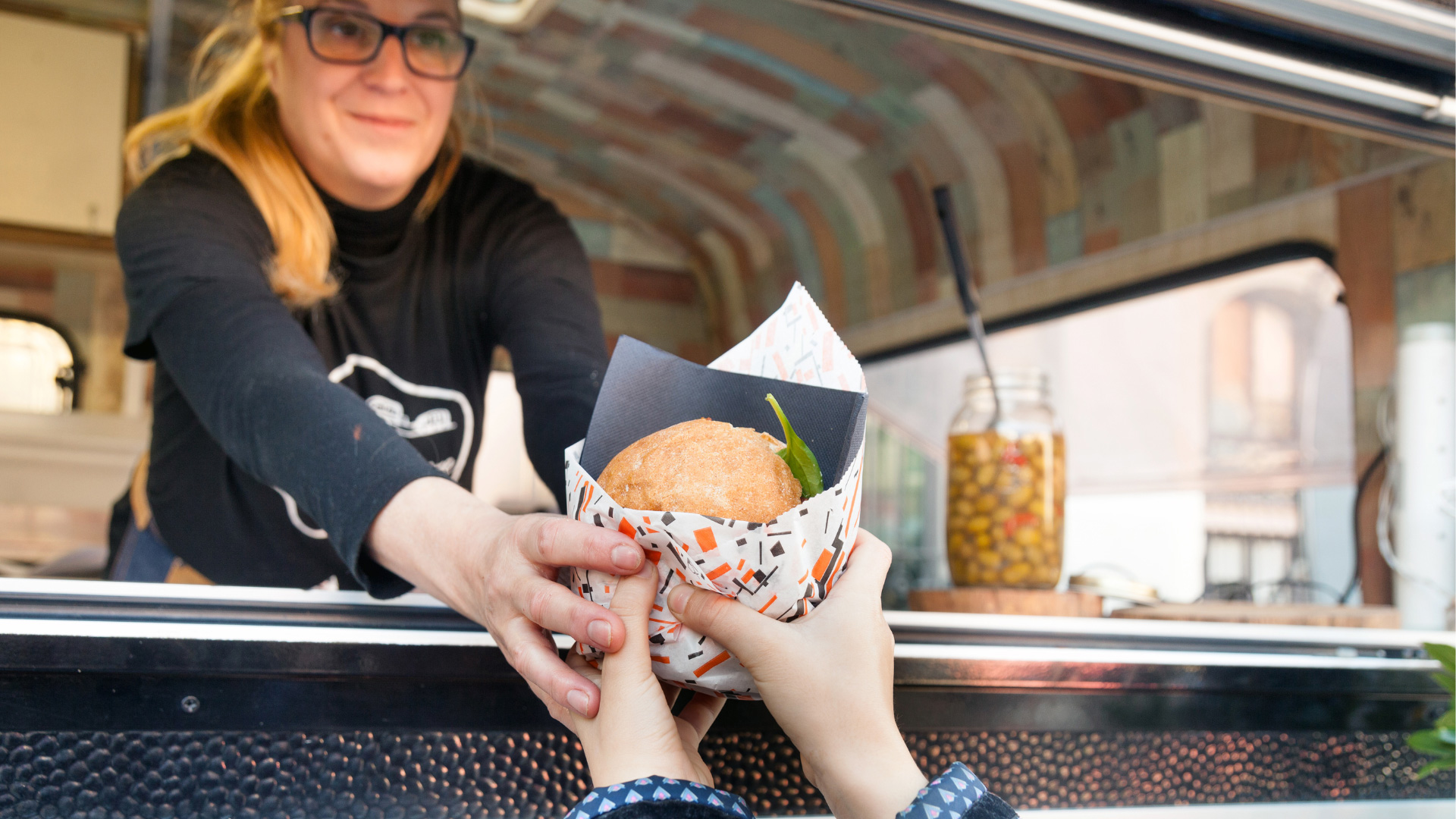 The Pros and Cons of Starting a Food Truck Business