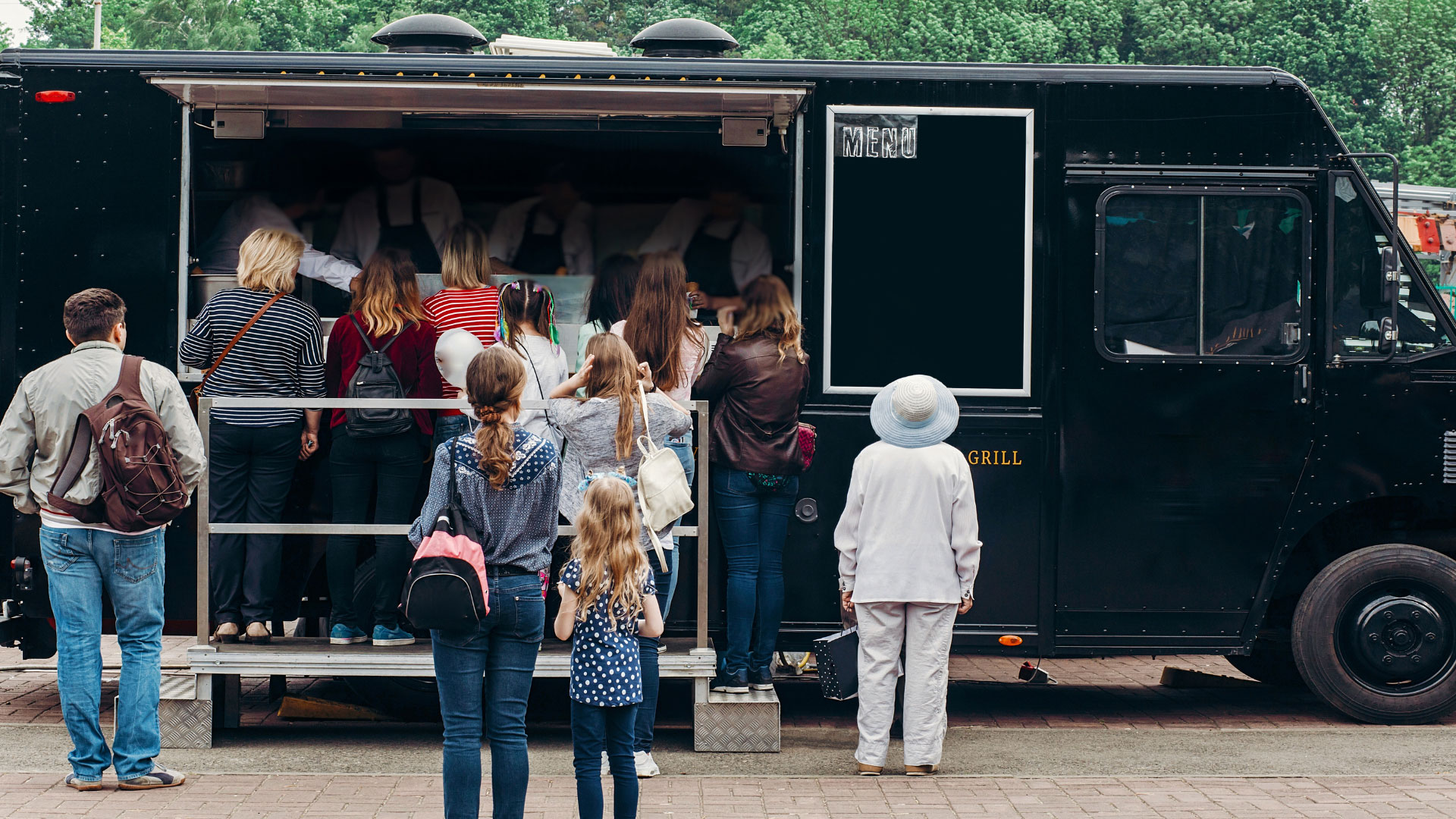 Back to School Rush: Capturing the College Crowd with Your Food Truck