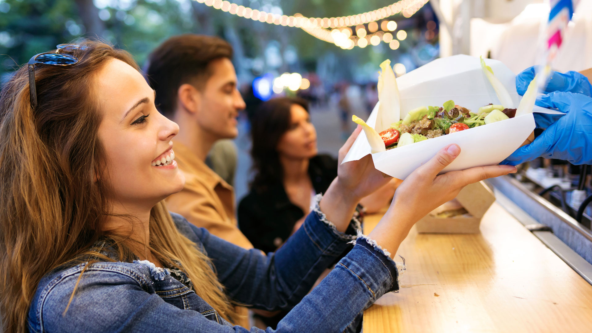 3 Ways to Boost Food Truck Sales During the Holiday Shopping Season