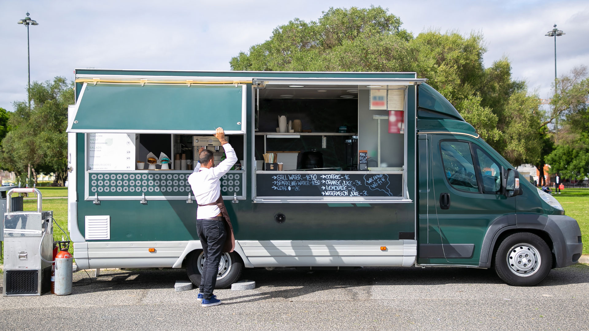 3 Ways to Boost Food Truck Sales During the Holiday Shopping Season